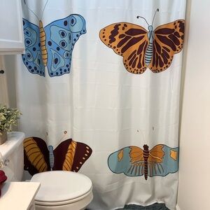 WHITE BUTTERFLY SHOWER CURTAIN PREOWNED